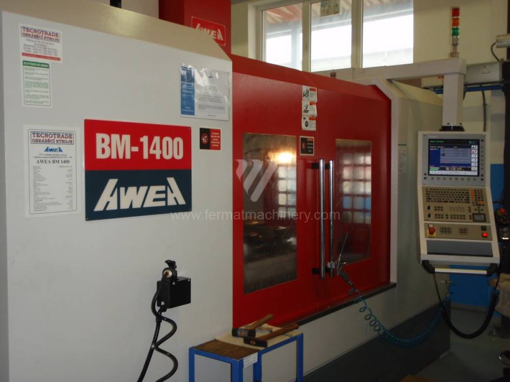 Центр вертикальный. AWEA BM-1400. AWEA 1400. AWEA BM-1600 смена инструмента. Станок AWEA bm2500 цена купить.